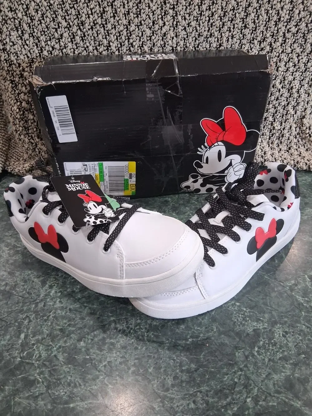 Disney Minnie Mouse Sneakers Ladies Size 8 White Polka Dot Laces Red Bow New